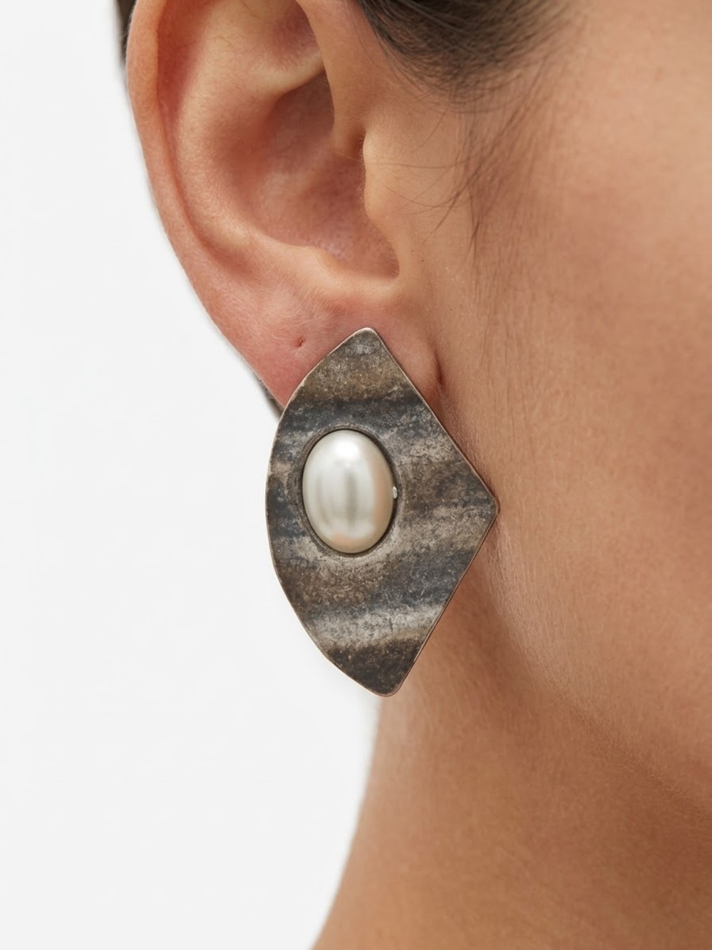 Vintage-Inspired Pearl Accent Geometric Stud Earrings - White Pearl